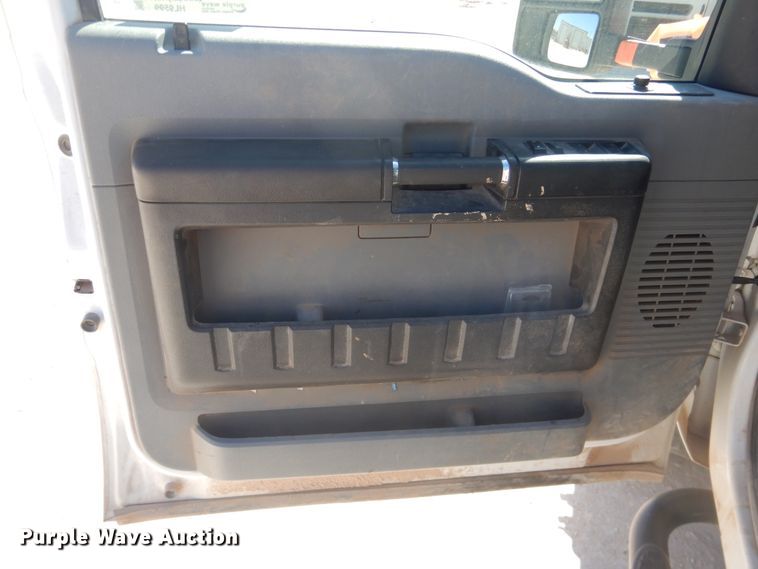 image for item HL9599 2015 Ford F550  flatbed truck