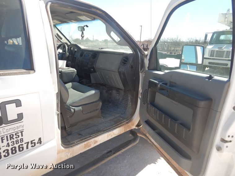 image for item HL9599 2015 Ford F550  flatbed truck