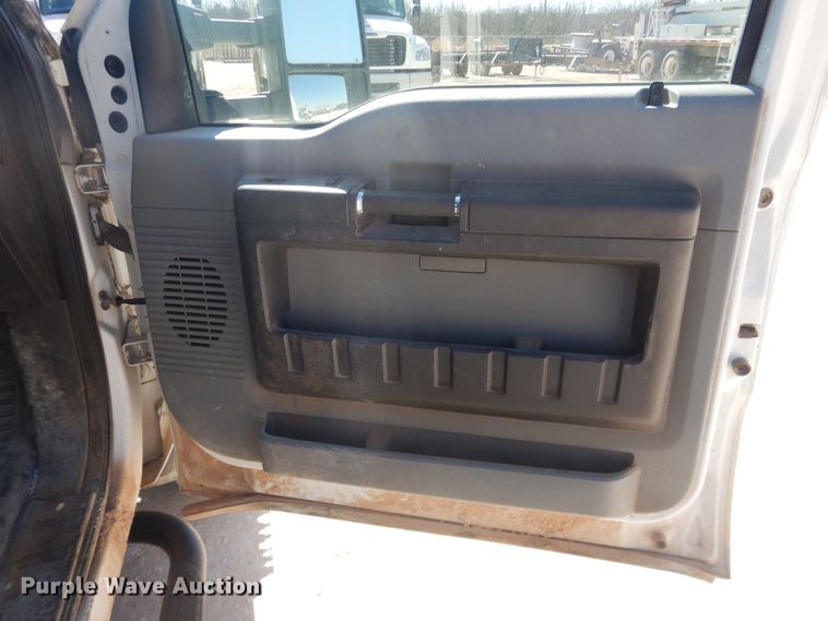 image for item HL9599 2015 Ford F550  flatbed truck