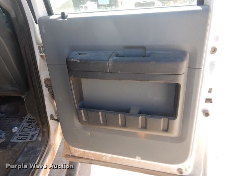 image for item HL9599 2015 Ford F550  flatbed truck