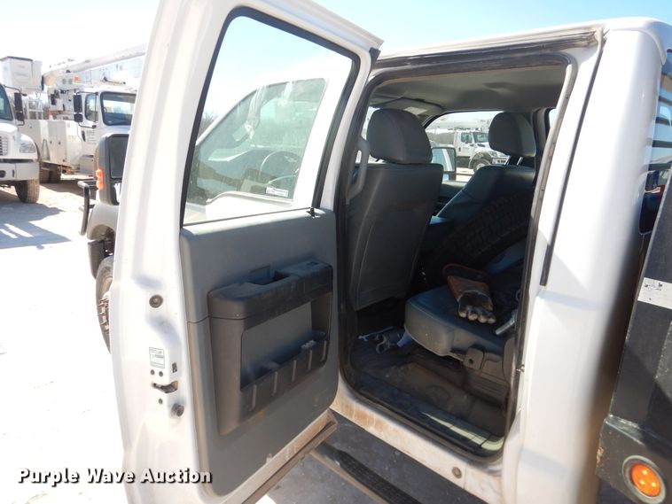 image for item HL9599 2015 Ford F550  flatbed truck