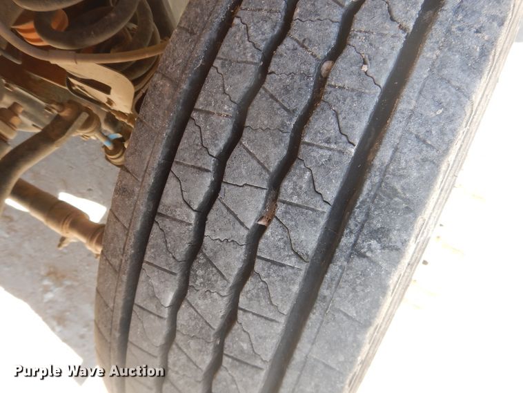 image for item HL9599 2015 Ford F550  flatbed truck