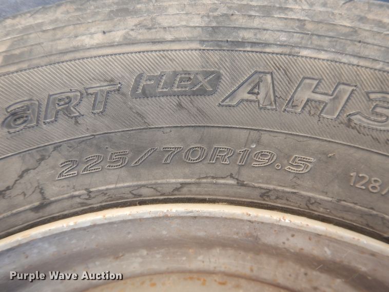 image for item HL9599 2015 Ford F550  flatbed truck