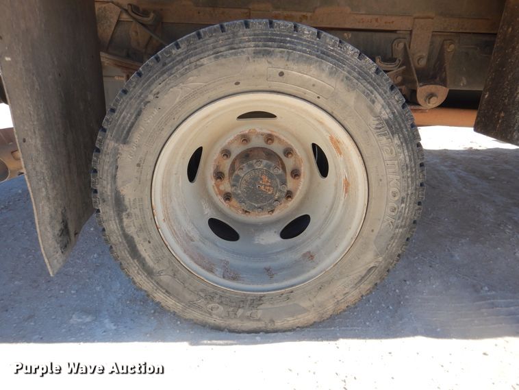 image for item HL9599 2015 Ford F550  flatbed truck