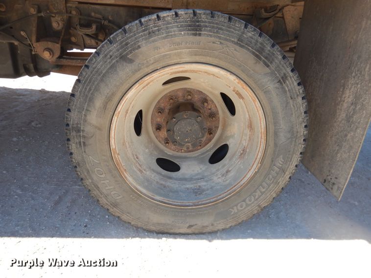 image for item HL9599 2015 Ford F550  flatbed truck