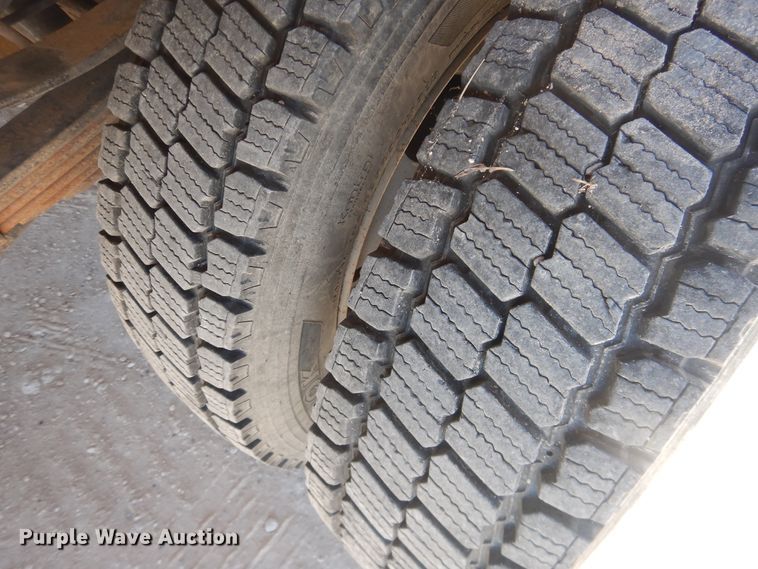 image for item HL9599 2015 Ford F550  flatbed truck