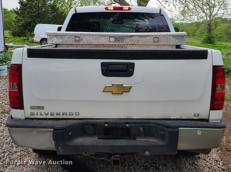 image for item HM9917 2011 Chevrolet Silverado 1500  Crew Cab pickup truck