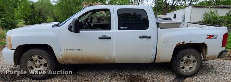 image for item HM9917 2011 Chevrolet Silverado 1500  Crew Cab pickup truck