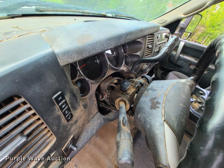 image for item HM9917 2011 Chevrolet Silverado 1500  Crew Cab pickup truck