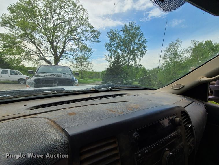 image for item HM9917 2011 Chevrolet Silverado 1500  Crew Cab pickup truck