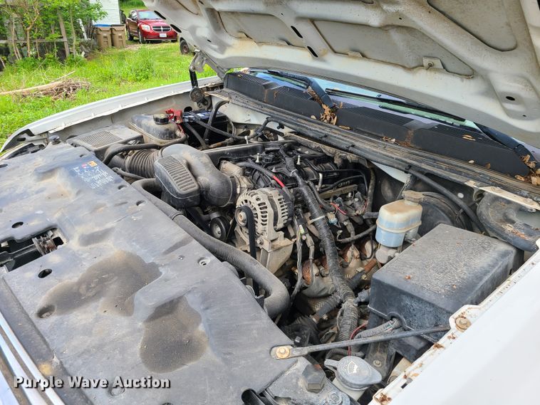 image for item HM9917 2011 Chevrolet Silverado 1500  Crew Cab pickup truck