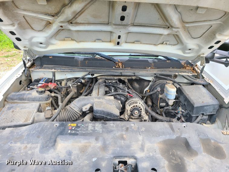 image for item HM9917 2011 Chevrolet Silverado 1500  Crew Cab pickup truck