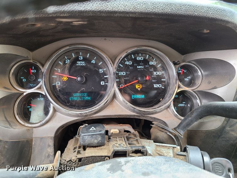 image for item HM9917 2011 Chevrolet Silverado 1500  Crew Cab pickup truck