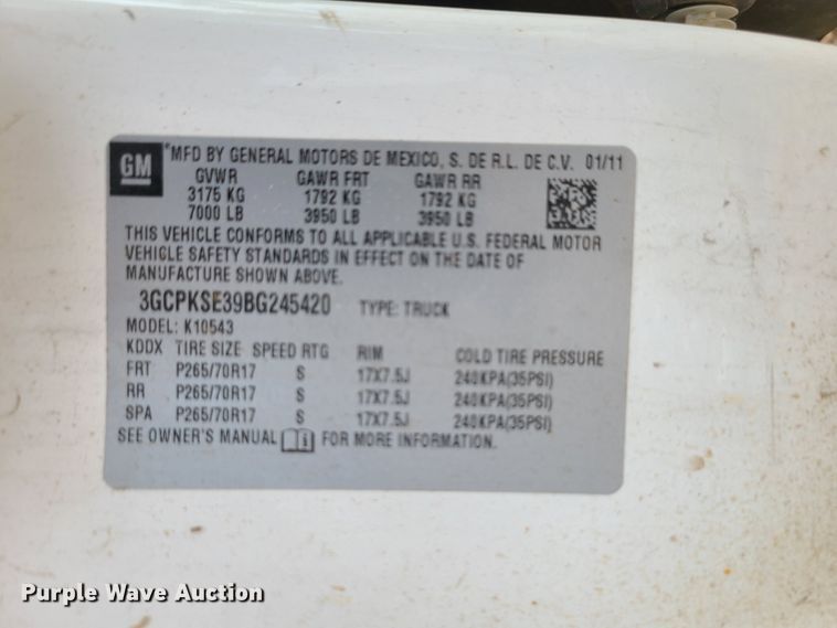 image for item HM9917 2011 Chevrolet Silverado 1500  Crew Cab pickup truck