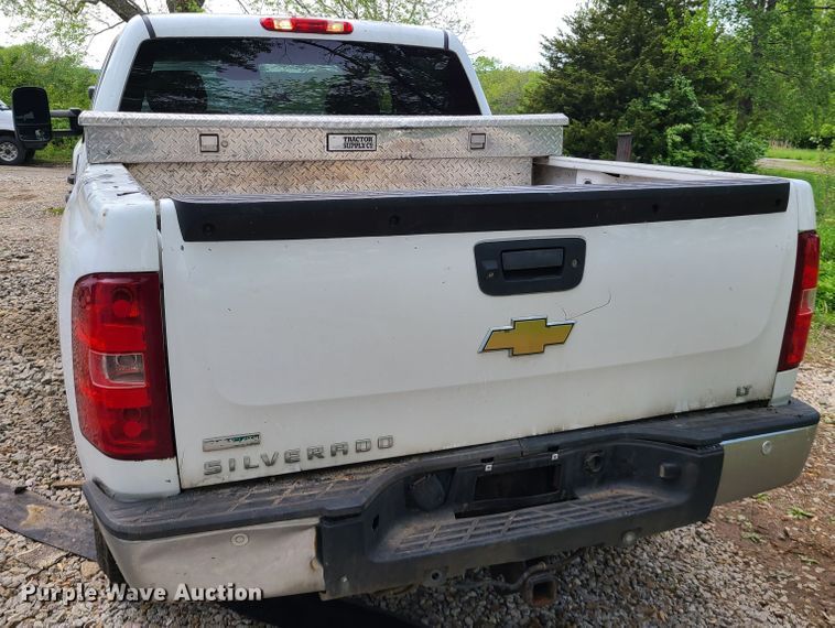 image for item HM9917 2011 Chevrolet Silverado 1500  Crew Cab pickup truck