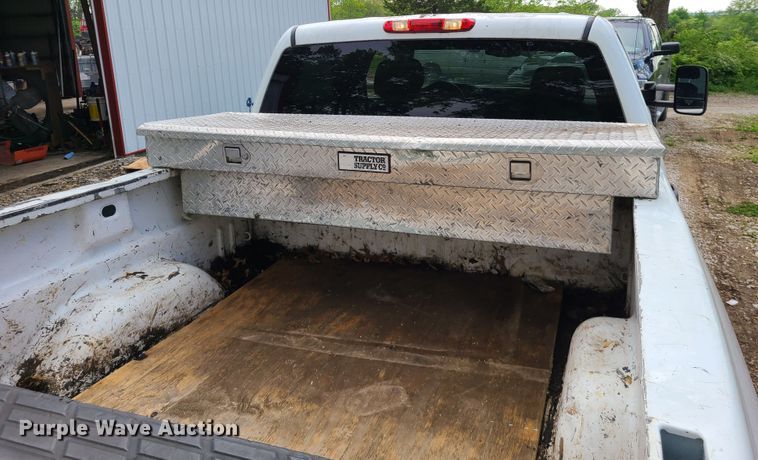 image for item HM9917 2011 Chevrolet Silverado 1500  Crew Cab pickup truck