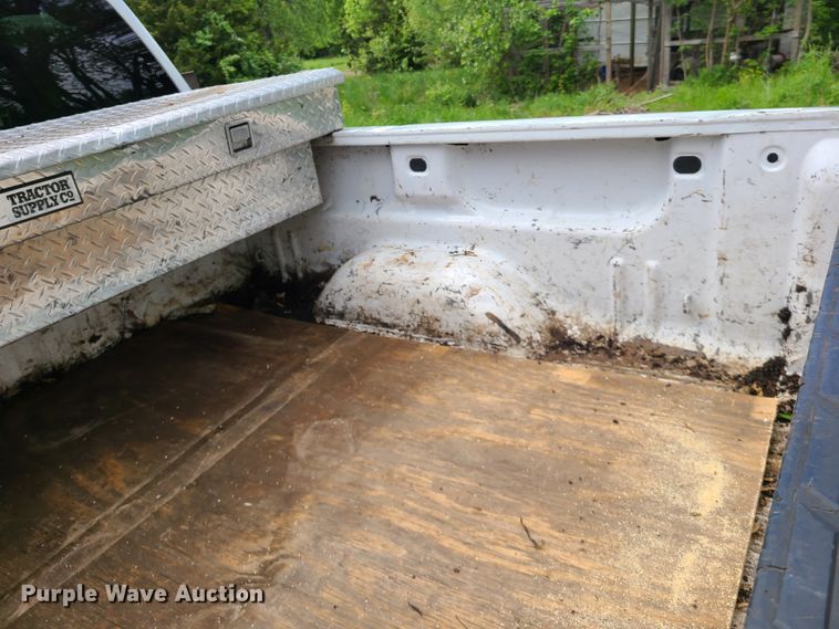 image for item HM9917 2011 Chevrolet Silverado 1500  Crew Cab pickup truck