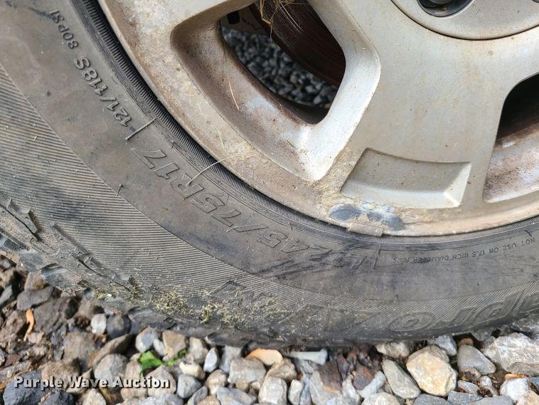 image for item HM9917 2011 Chevrolet Silverado 1500  Crew Cab pickup truck