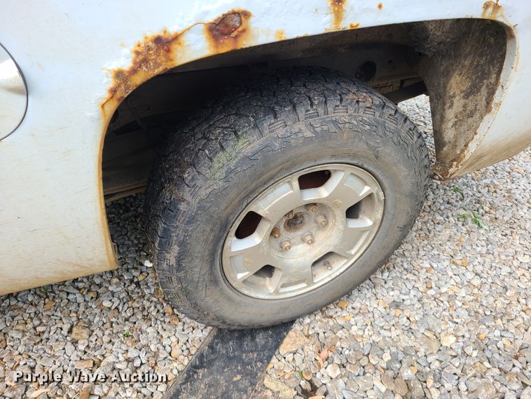 image for item HM9917 2011 Chevrolet Silverado 1500  Crew Cab pickup truck