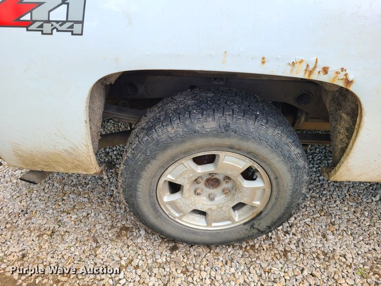 image for item HM9917 2011 Chevrolet Silverado 1500  Crew Cab pickup truck