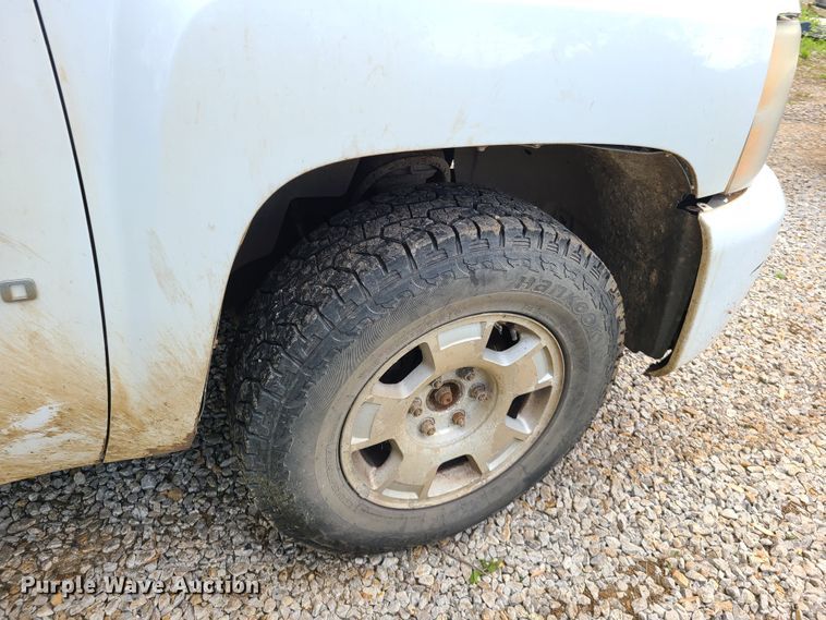 image for item HM9917 2011 Chevrolet Silverado 1500  Crew Cab pickup truck