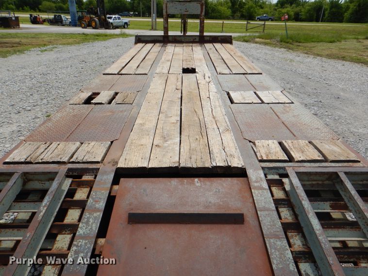 image for item HT9259 2005 Interstate Trailers G20DT  equipment trailer