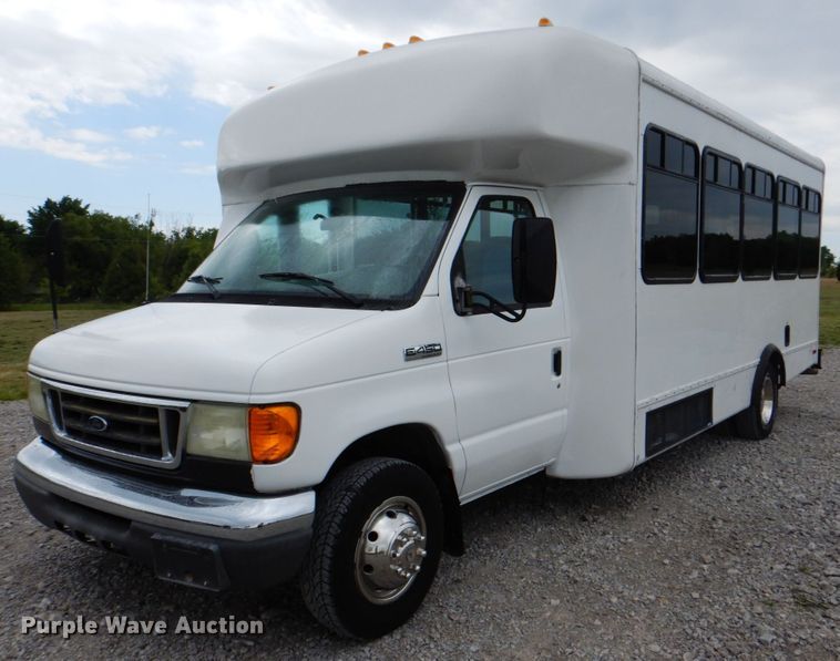 image for item HT9261 2007 Ford Econoline E450  shuttle bus