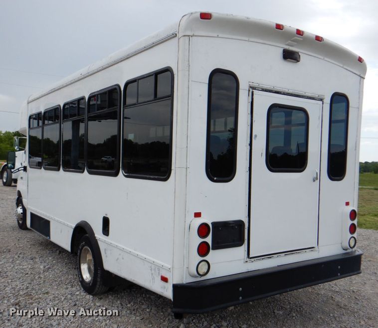 image for item HT9261 2007 Ford Econoline E450  shuttle bus