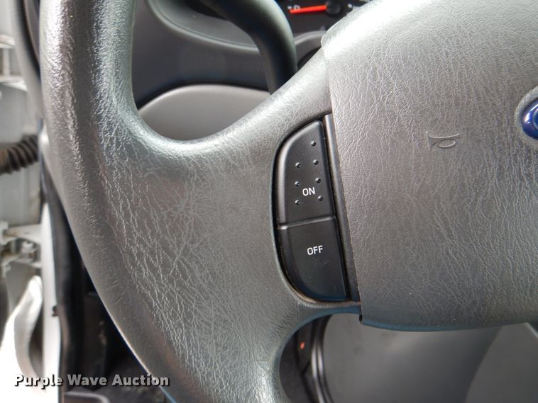 image for item HT9261 2007 Ford Econoline E450  shuttle bus