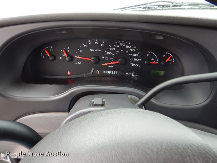 image for item HT9261 2007 Ford Econoline E450  shuttle bus