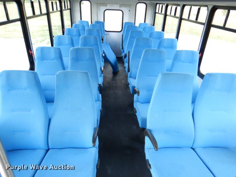 image for item HT9261 2007 Ford Econoline E450  shuttle bus