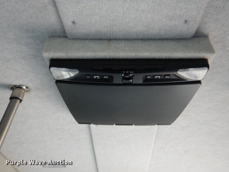 image for item HT9261 2007 Ford Econoline E450  shuttle bus