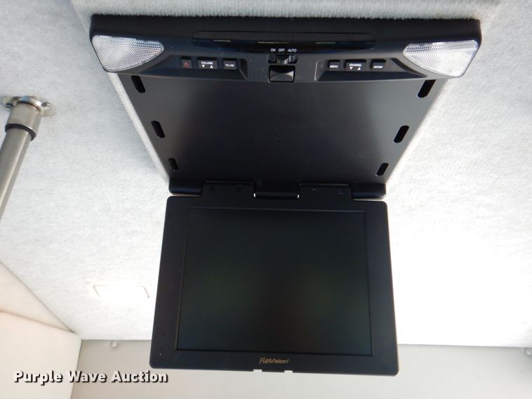 image for item HT9261 2007 Ford Econoline E450  shuttle bus