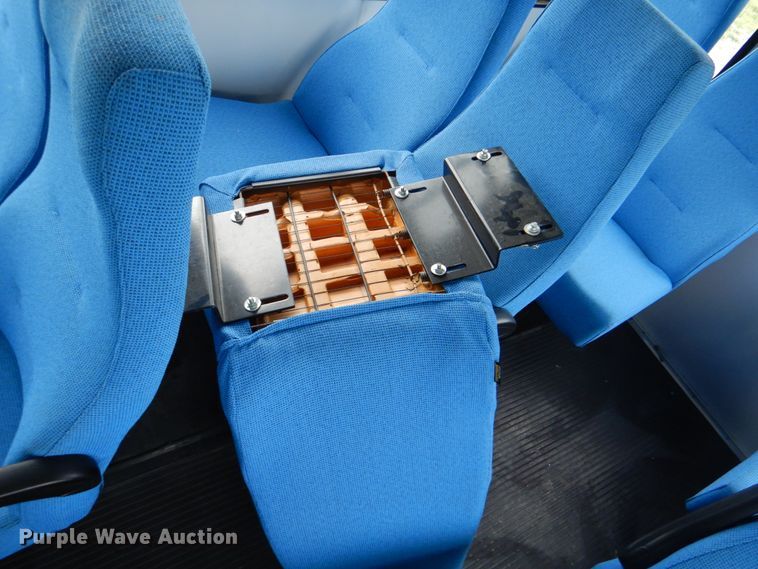 image for item HT9261 2007 Ford Econoline E450  shuttle bus