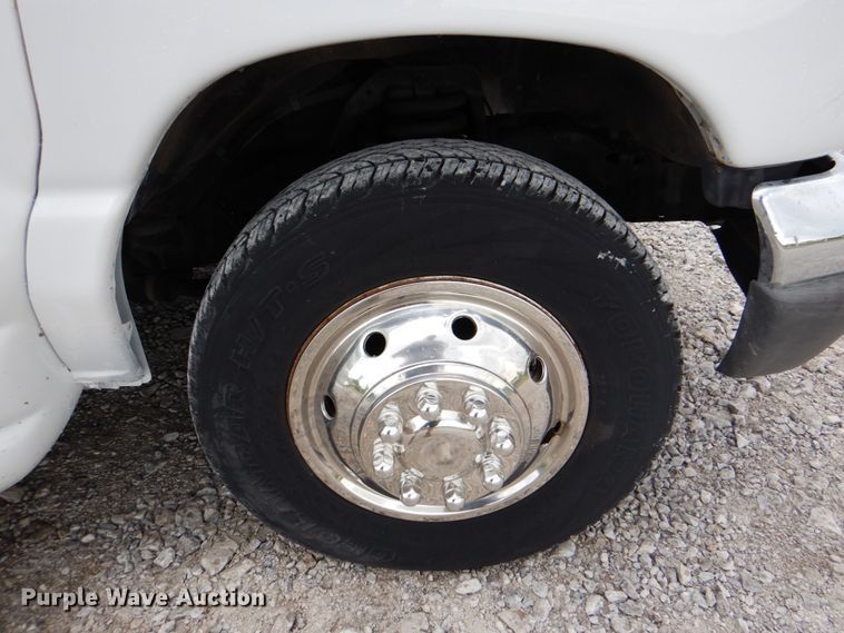 image for item HT9261 2007 Ford Econoline E450  shuttle bus