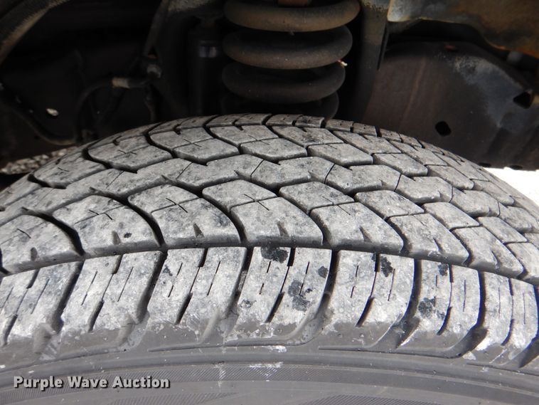 image for item HT9261 2007 Ford Econoline E450  shuttle bus