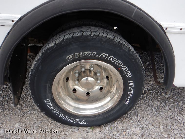 image for item HT9261 2007 Ford Econoline E450  shuttle bus