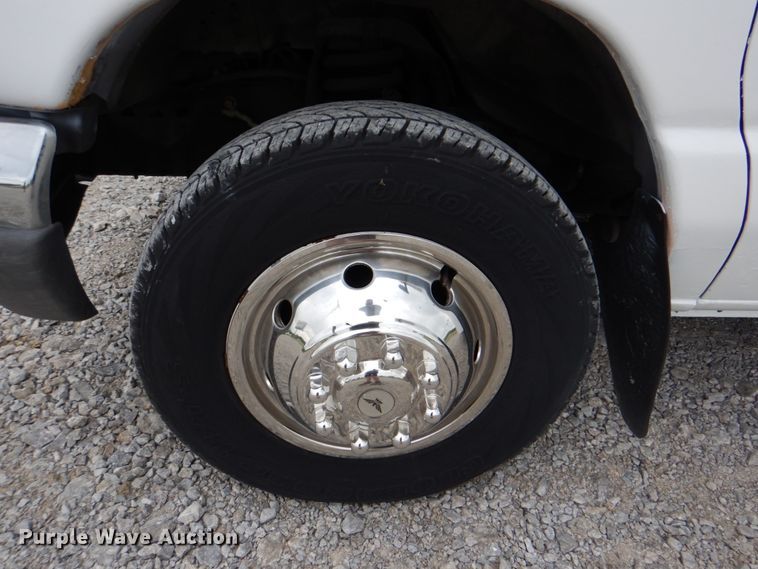 image for item HT9261 2007 Ford Econoline E450  shuttle bus