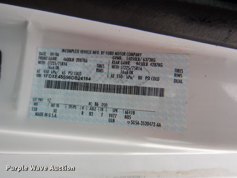 image for item HT9261 2007 Ford Econoline E450  shuttle bus