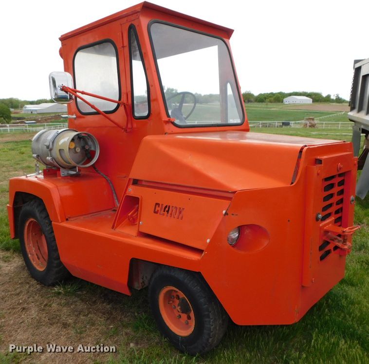 image for item HX9303 Clark CTA-50E  tug