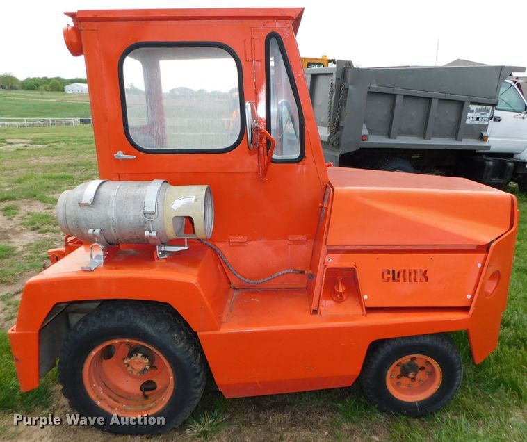 image for item HX9303 Clark CTA-50E  tug