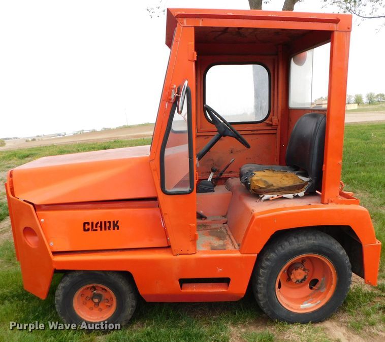 image for item HX9303 Clark CTA-50E  tug