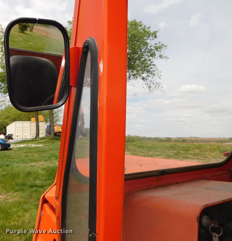 image for item HX9303 Clark CTA-50E  tug