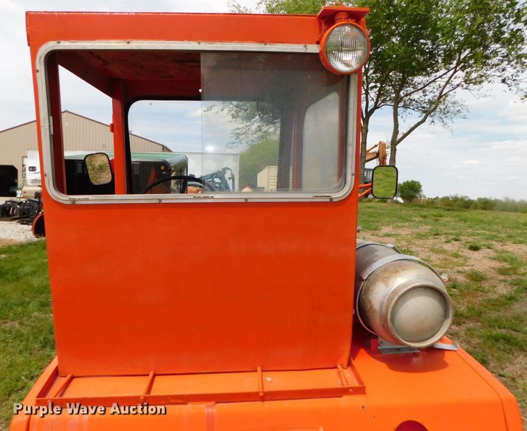 image for item HX9303 Clark CTA-50E  tug