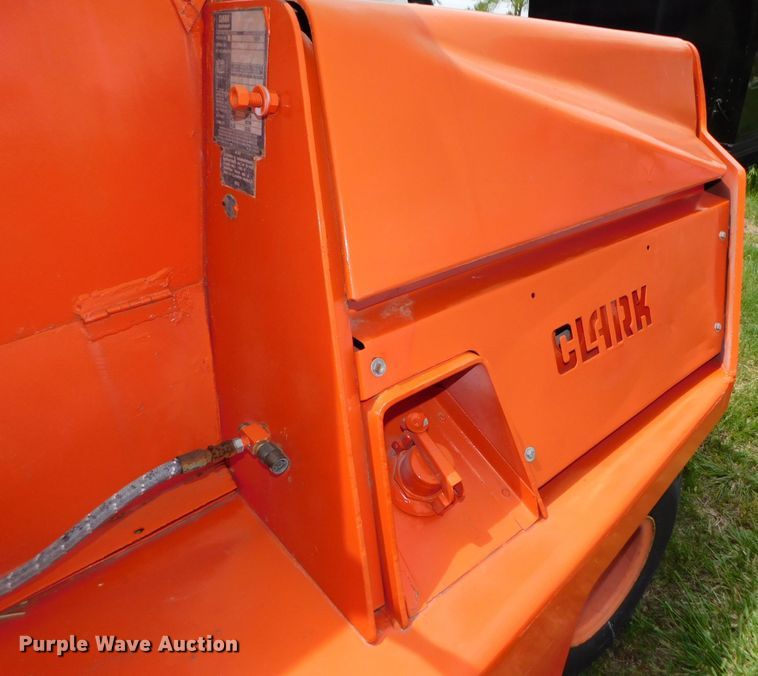 image for item HX9303 Clark CTA-50E  tug