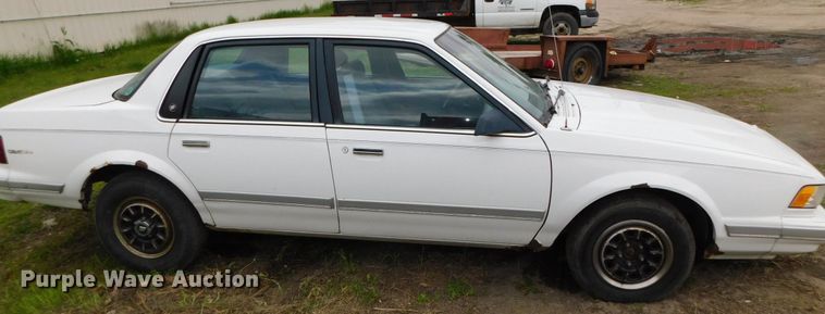image for item HX9318 1994 Buick Century Special
