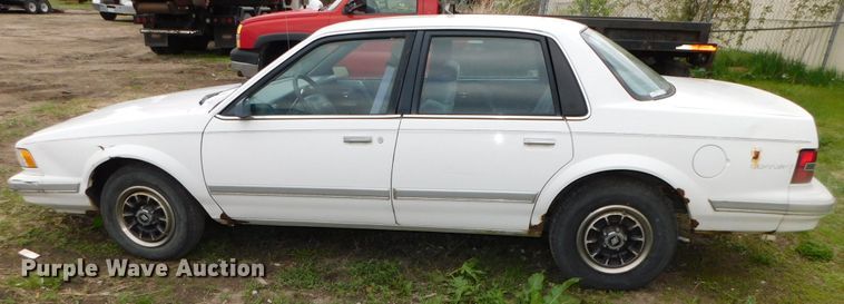 image for item HX9318 1994 Buick Century Special
