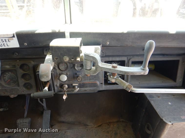 image for item IA9777 1986 Thomas Built  school bus