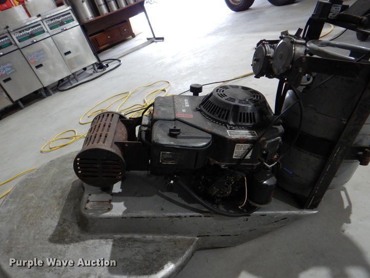 image for item IA9838 Floor scrubber