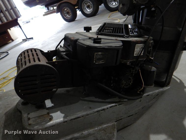 image for item IA9838 Floor scrubber